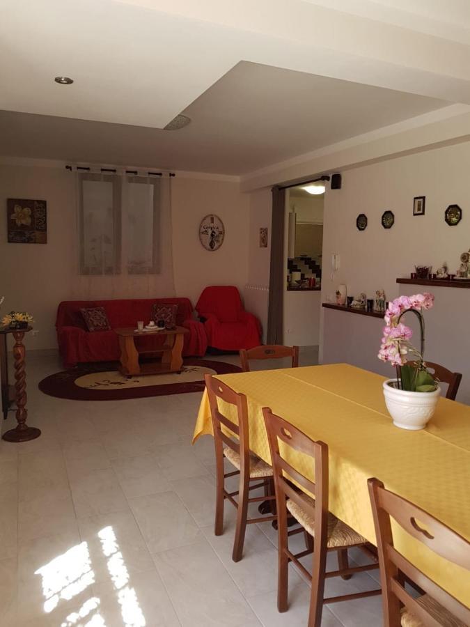 B&B La Casetta Di Lilly Amelia Εξωτερικό φωτογραφία